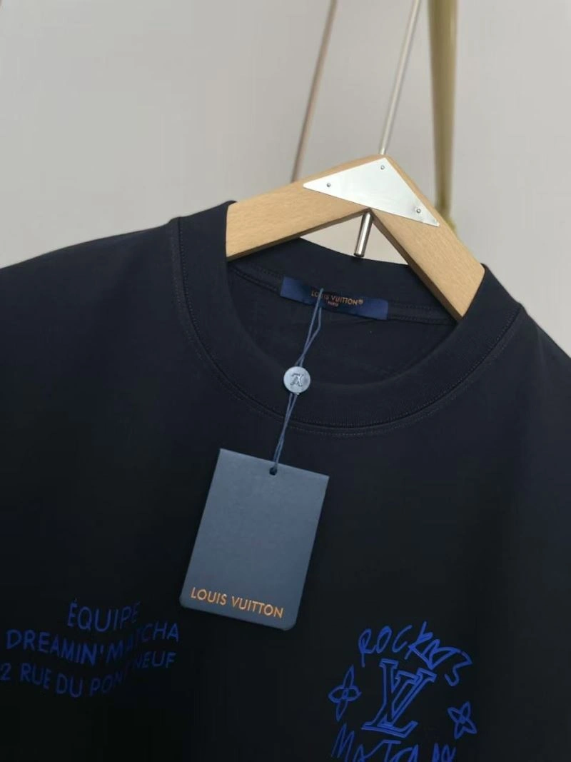 Louis Vuitton T-Shirts HighPerformance 136110