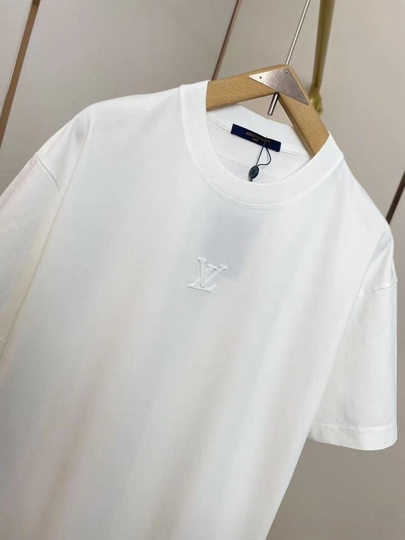 Flexible Louis Vuitton T-Shirts 136113