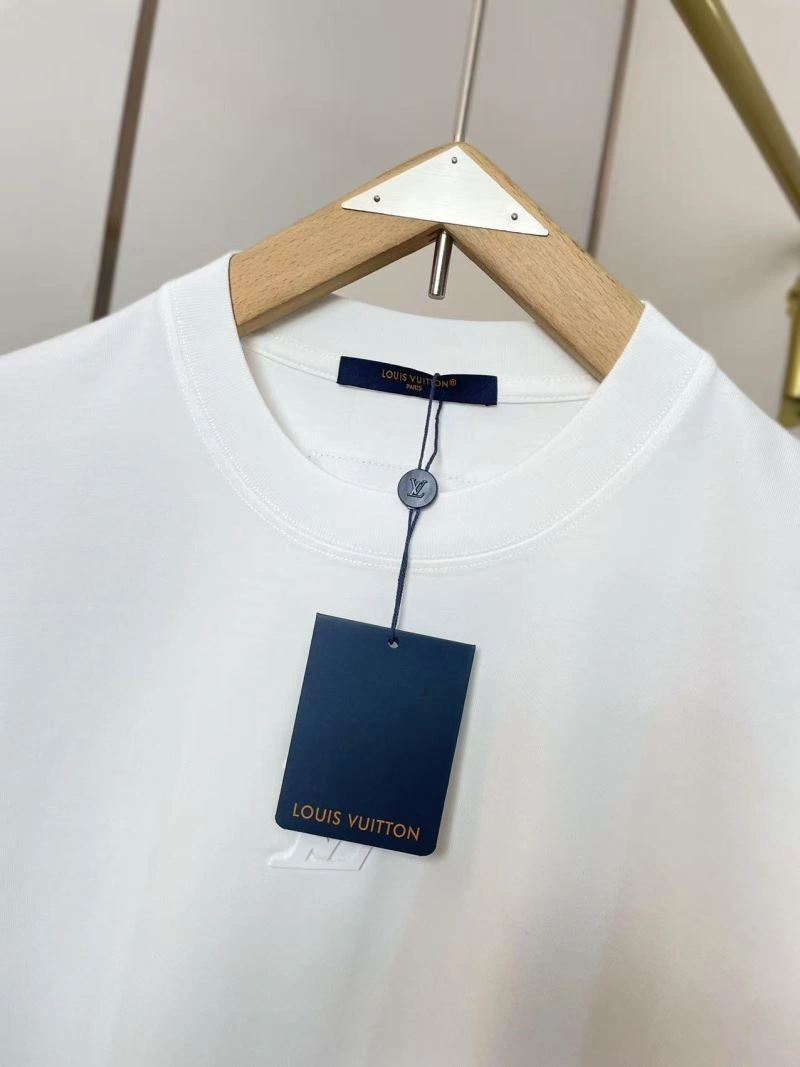 Flexible Louis Vuitton T-Shirts 136113