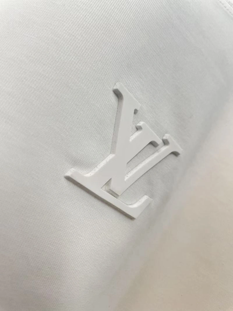 Flexible Louis Vuitton T-Shirts 136113
