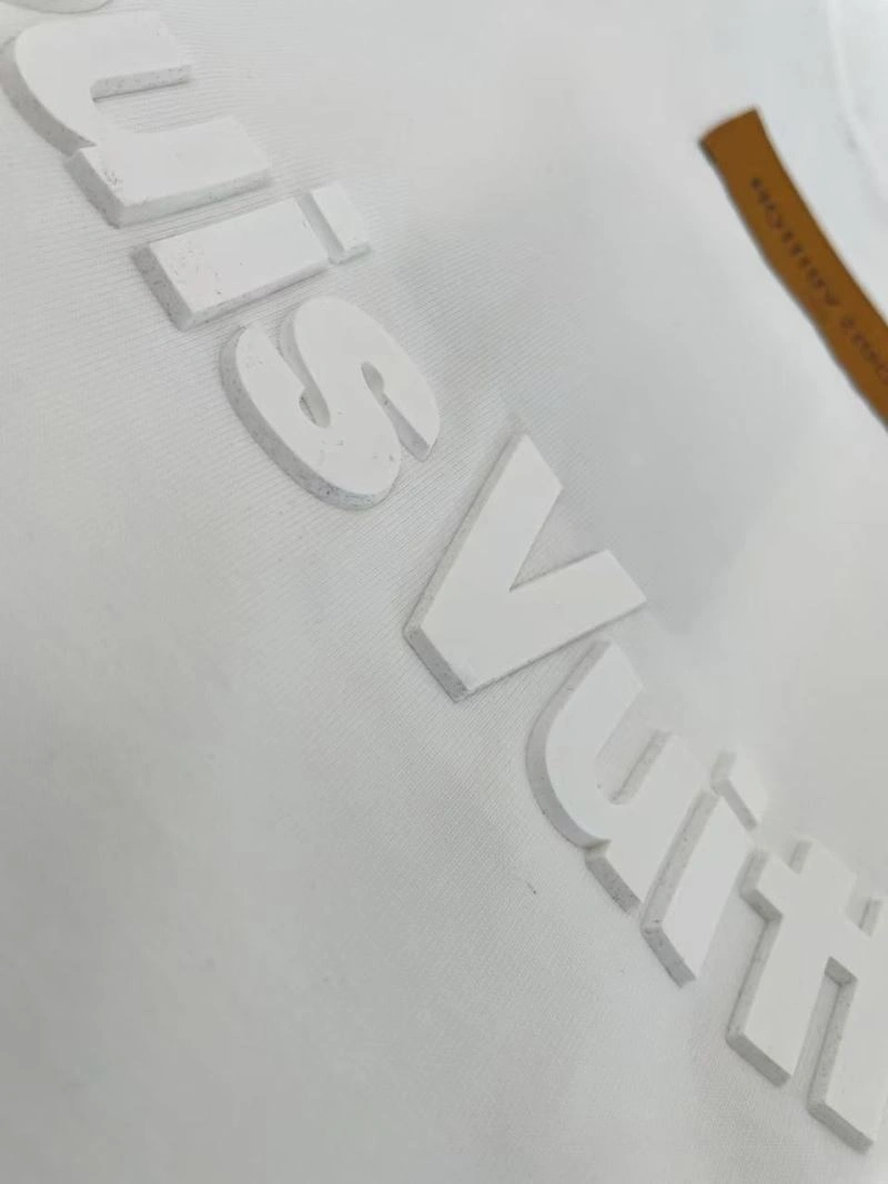Flexible Louis Vuitton T-Shirts 136113