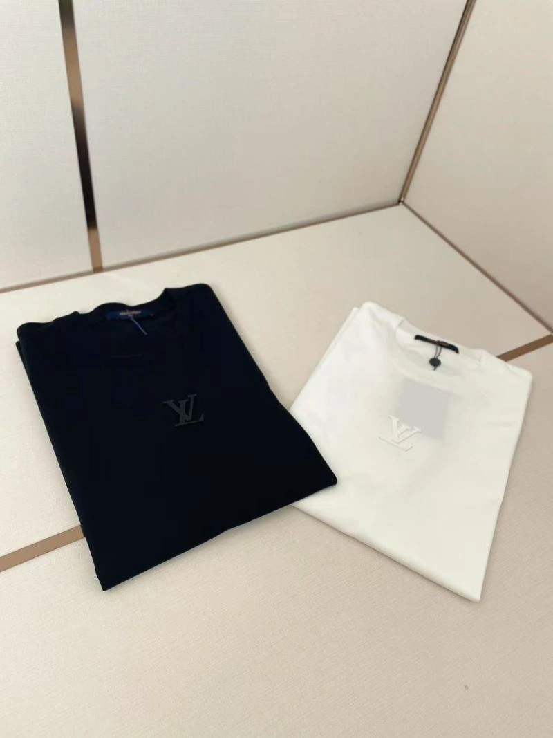 Flexible Louis Vuitton T-Shirts 136113