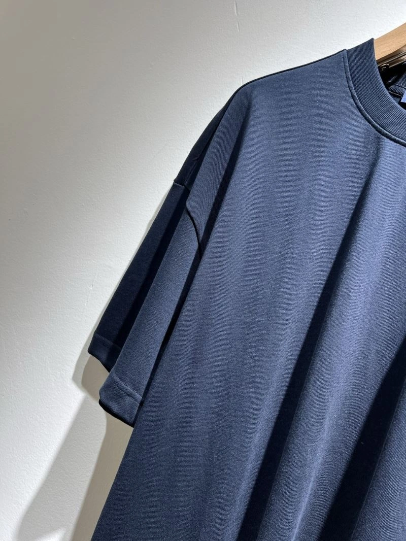 Louis Vuitton T-Shirts Resilient 136085