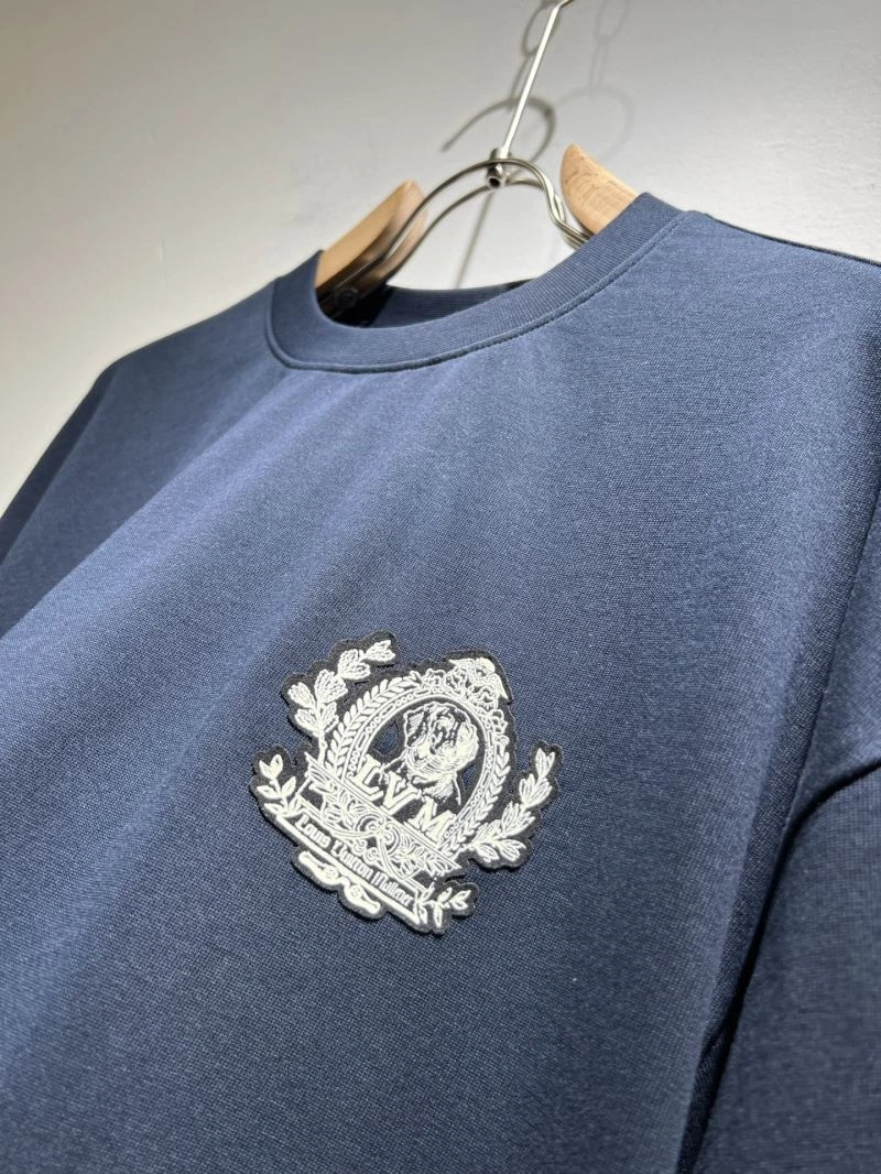 Louis Vuitton T-Shirts Resilient 136085