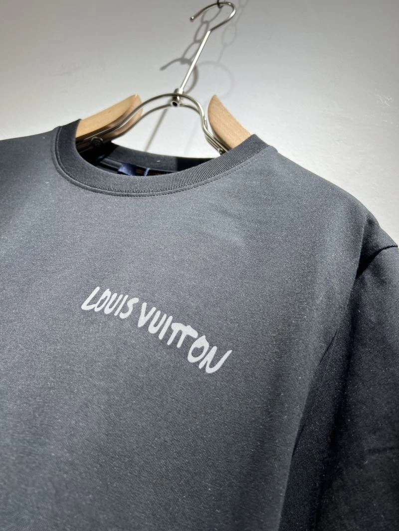 Louis Vuitton T-Shirts Minimalist 136100