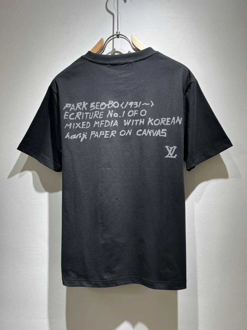 Louis Vuitton T-Shirts Minimalist 136100