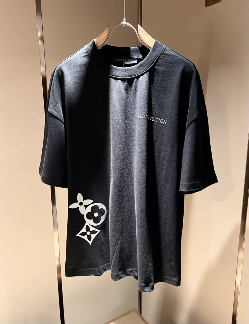 Bold Louis Vuitton T-Shirts 136116
