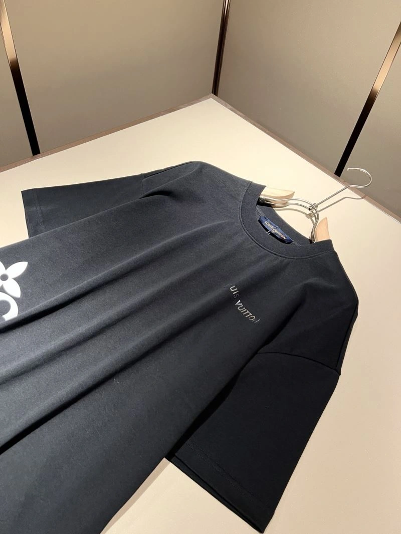 Bold Louis Vuitton T-Shirts 136116