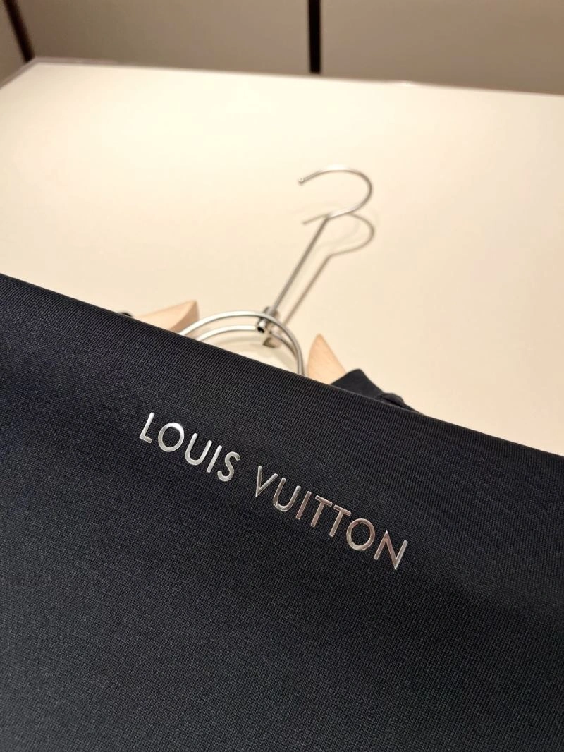 Bold Louis Vuitton T-Shirts 136116