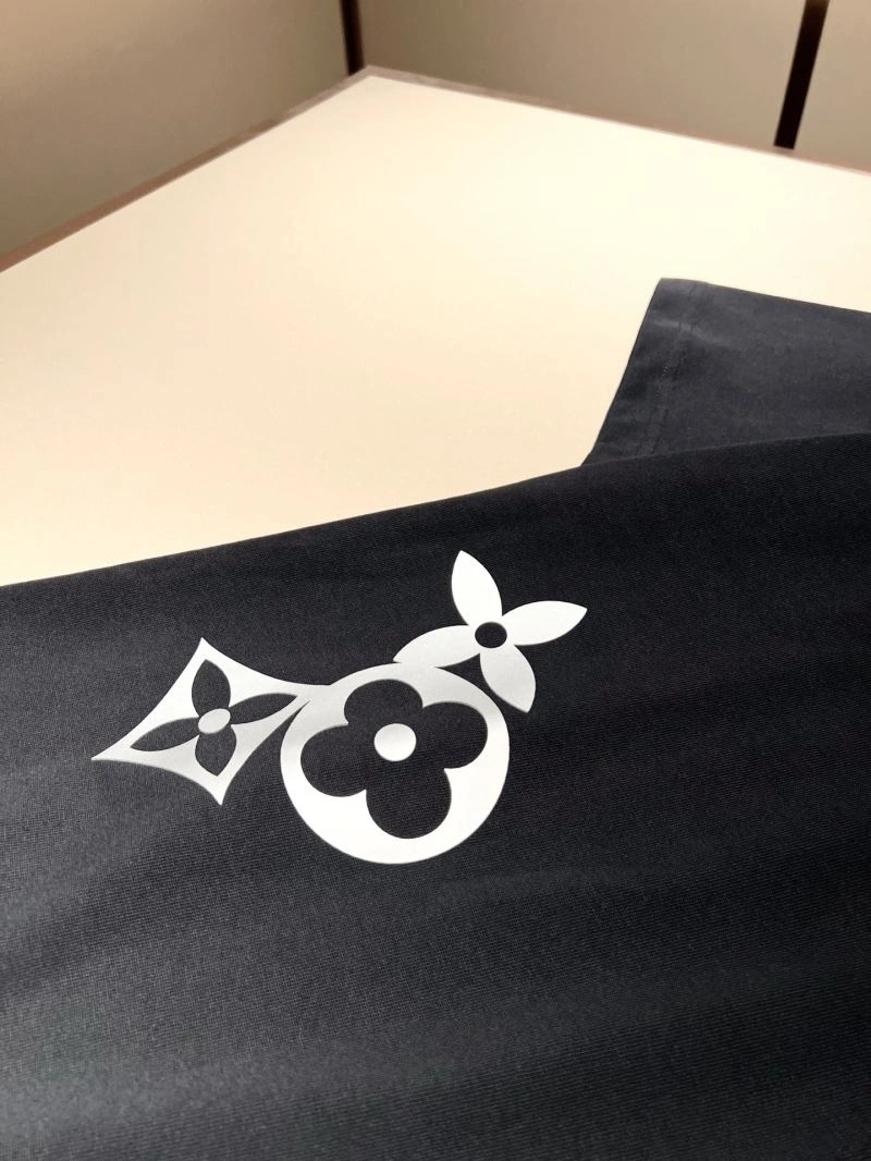 Bold Louis Vuitton T-Shirts 136116