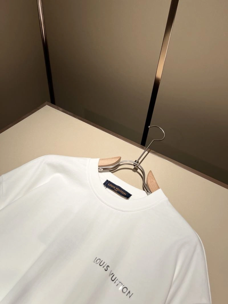 Louis Vuitton T-Shirts HighPerformance 136096