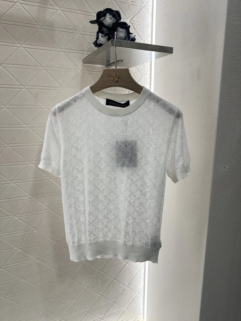 Functional Louis Vuitton T-Shirts 131000