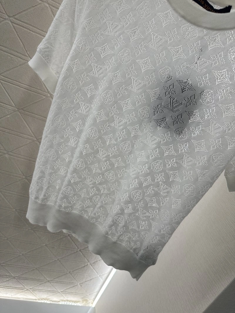 Functional Louis Vuitton T-Shirts 131000