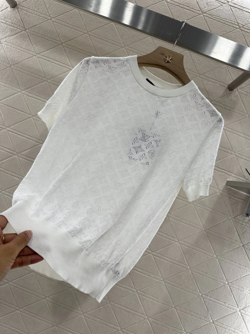 Functional Louis Vuitton T-Shirts 131000