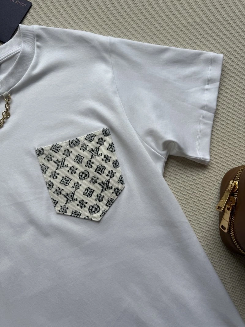 FashionForward Louis Vuitton T-Shirts 130981