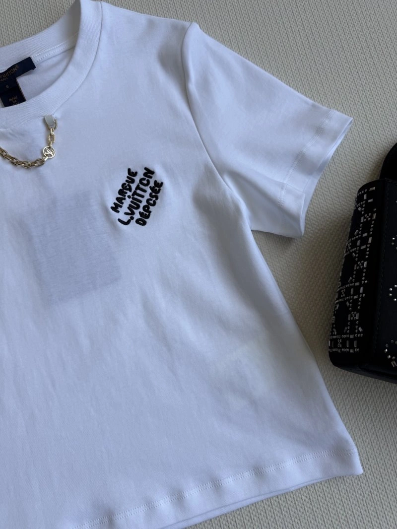 Sleek Louis Vuitton T-Shirts 130977