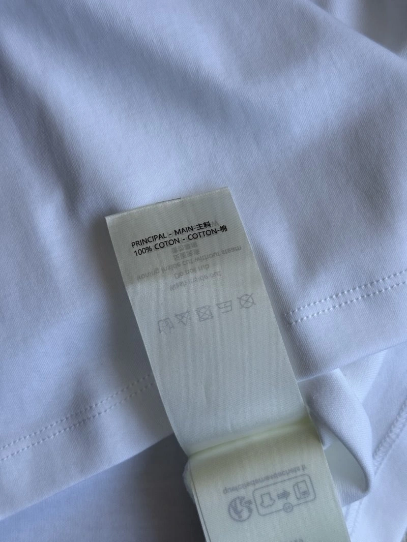 Sleek Louis Vuitton T-Shirts 130977