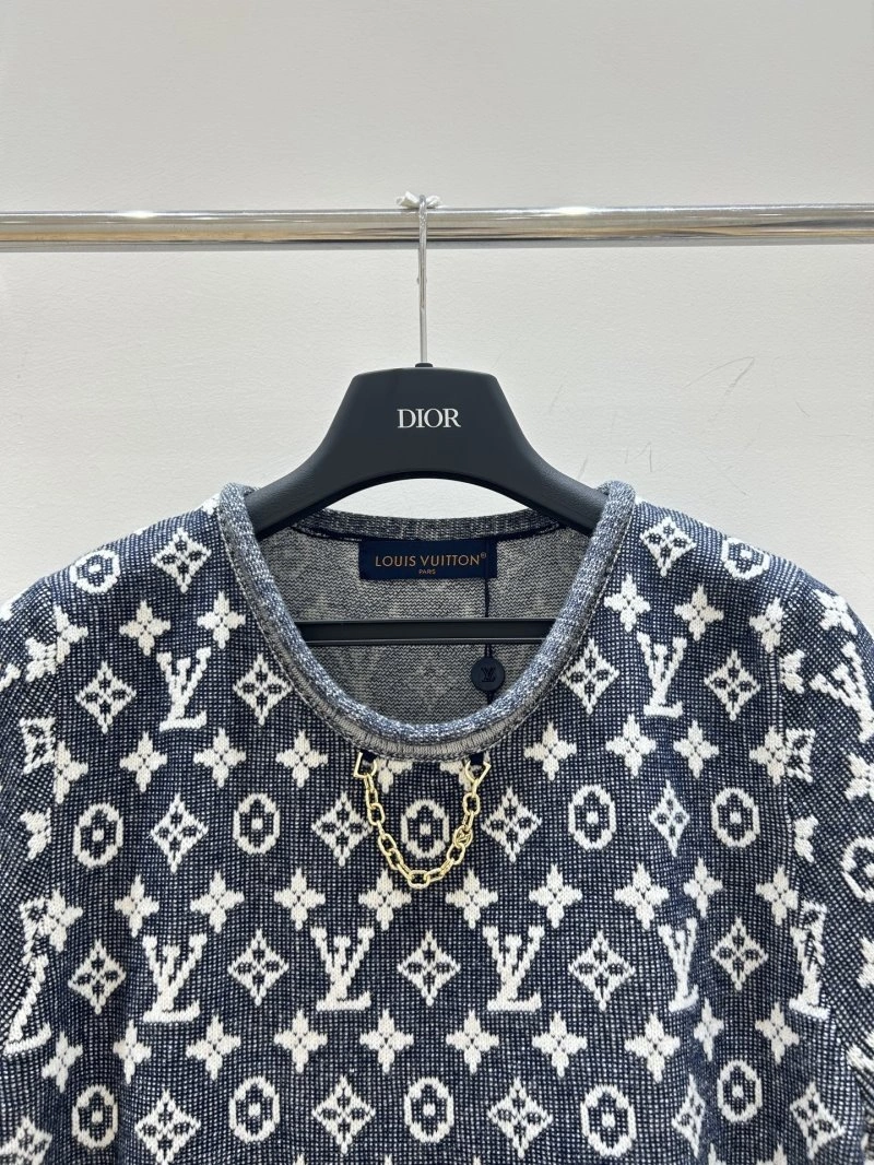 Elegant Louis Vuitton T-Shirts 130990