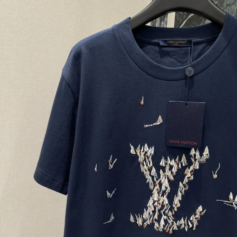 Sophisticated Louis Vuitton T-Shirts 130965