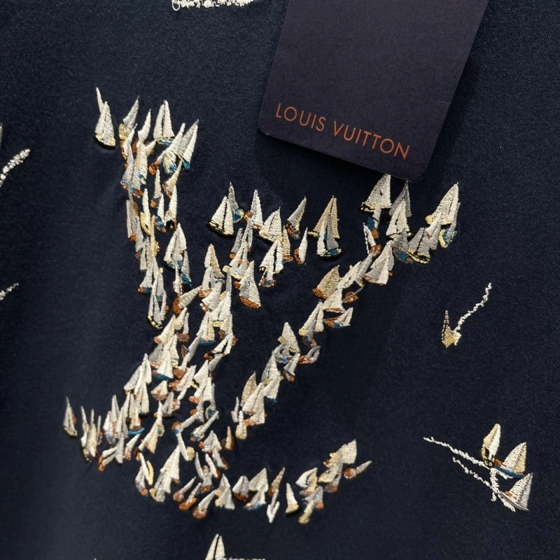 Sophisticated Louis Vuitton T-Shirts 130965