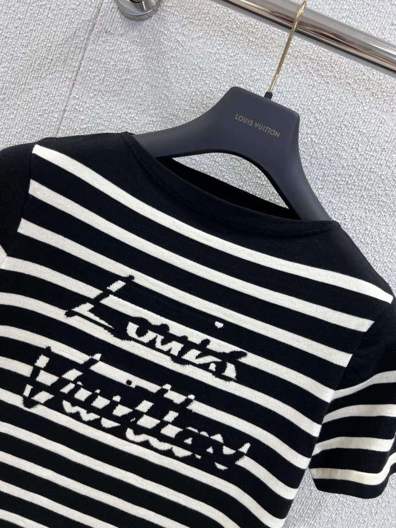 Louis Vuitton T-Shirts Versatile 131647