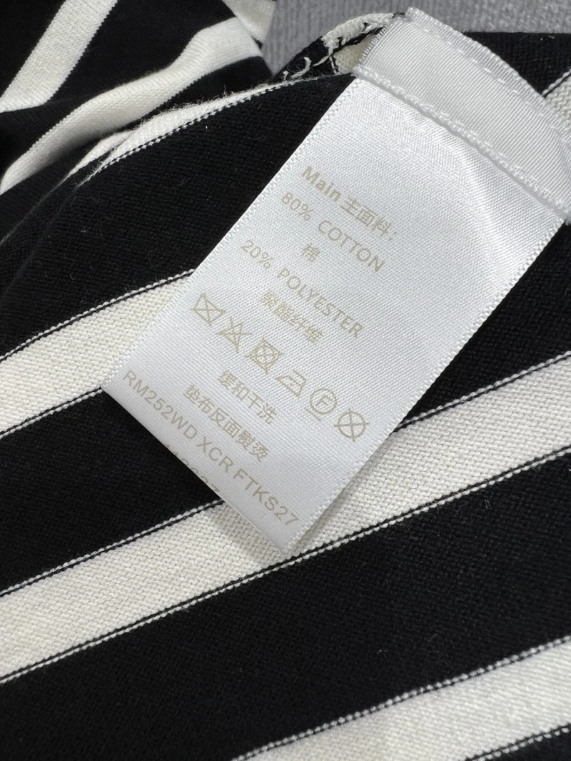 Louis Vuitton T-Shirts Versatile 131647