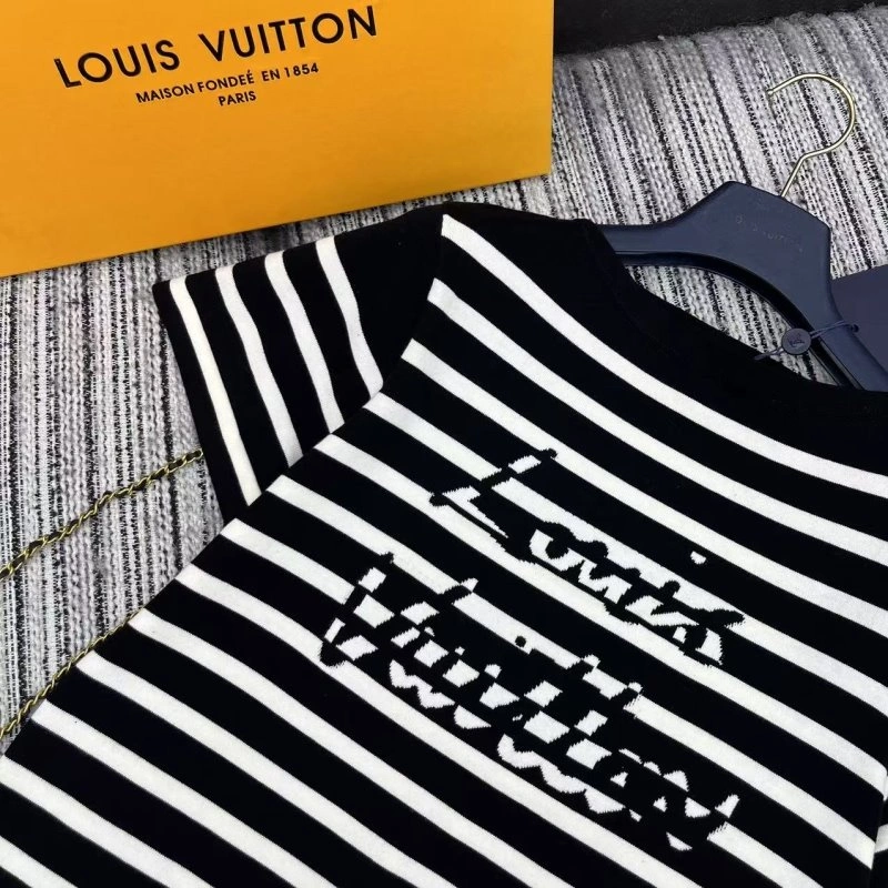 UrbanChic Louis Vuitton T-Shirts 131650