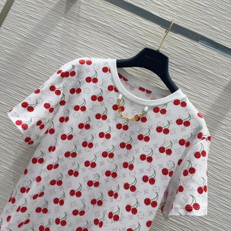 Modern Louis Vuitton T-Shirts 131642