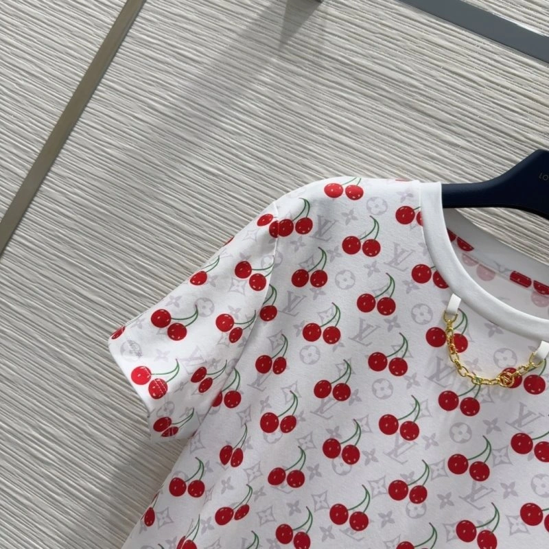 Modern Louis Vuitton T-Shirts 131642