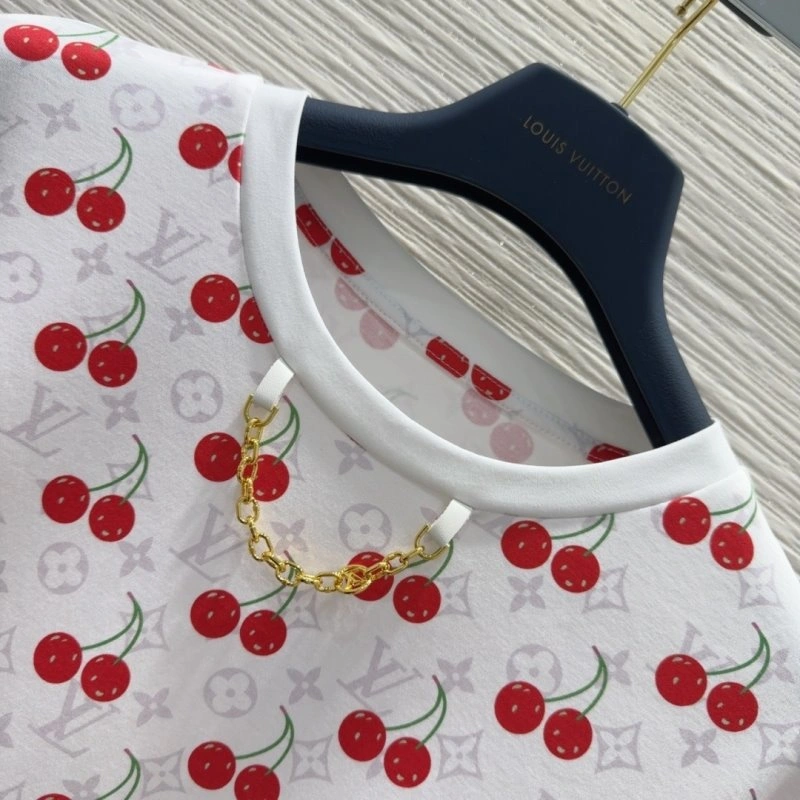 Modern Louis Vuitton T-Shirts 131642