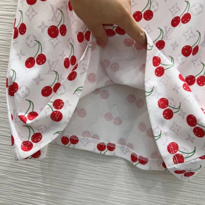 Modern Louis Vuitton T-Shirts 131642