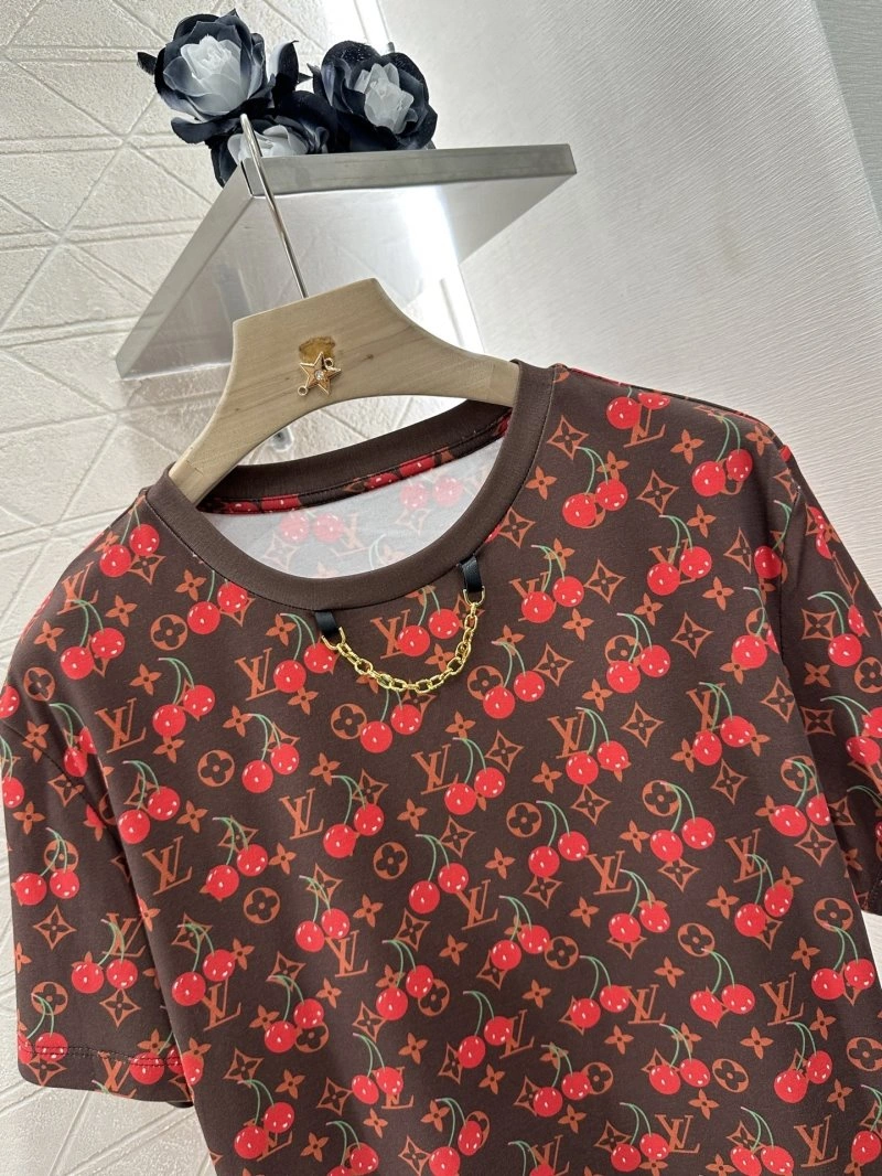 Louis Vuitton T-Shirts Lightweight 131637