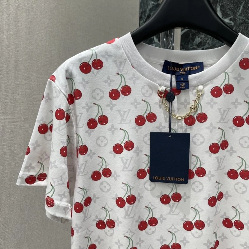 WellDesigned Louis Vuitton T-Shirts 131621
