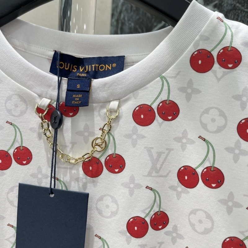 WellDesigned Louis Vuitton T-Shirts 131621