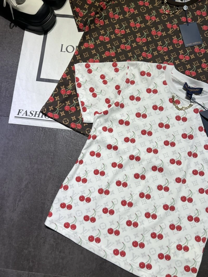 Louis Vuitton T-Shirts Trendy 131617