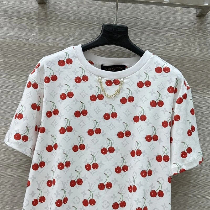 Seasonal Louis Vuitton T-Shirts 131574