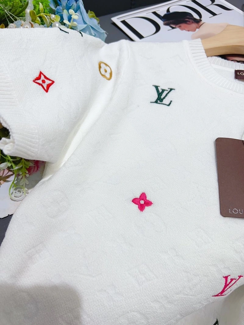 Louis Vuitton T-Shirts Comfortable 131598