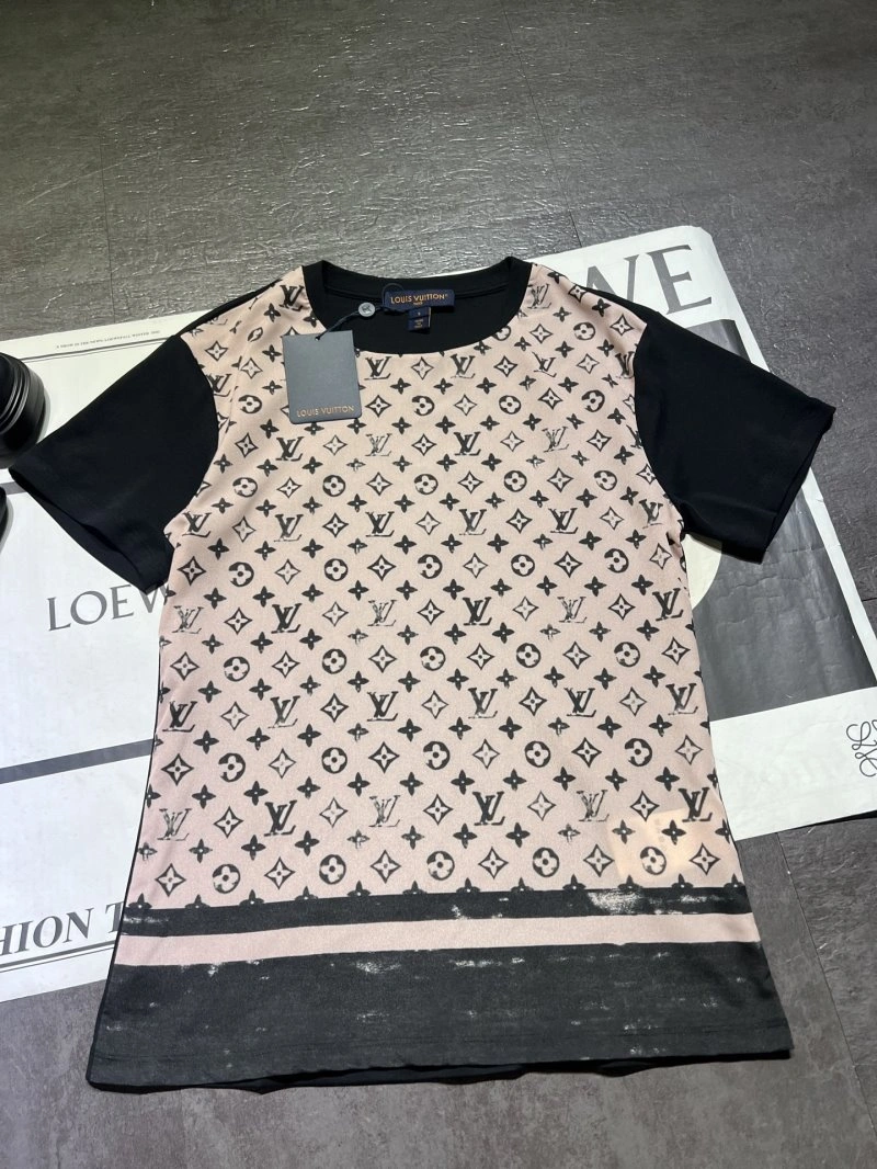 Louis Vuitton T-Shirts Stretchable 131587