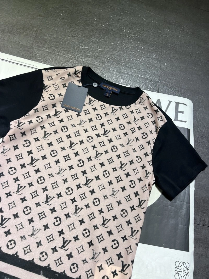 Louis Vuitton T-Shirts Stretchable 131587