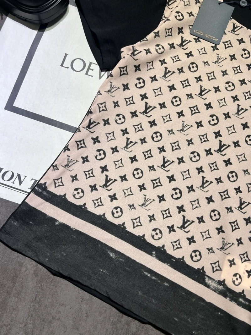 Louis Vuitton T-Shirts Stretchable 131587