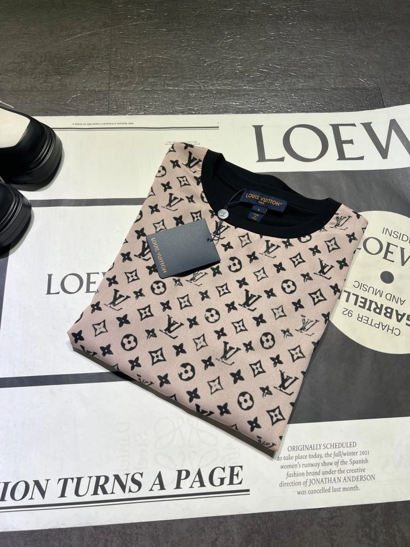 Louis Vuitton T-Shirts Stretchable 131587