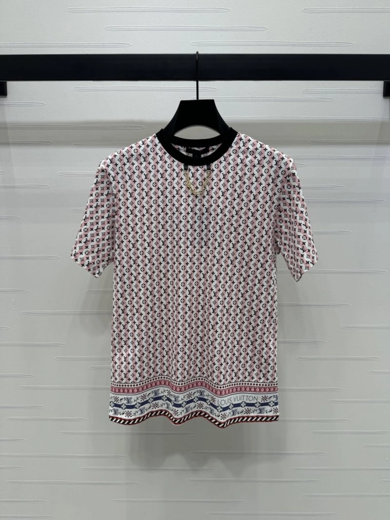 Louis Vuitton T-Shirts UrbanChic 131572