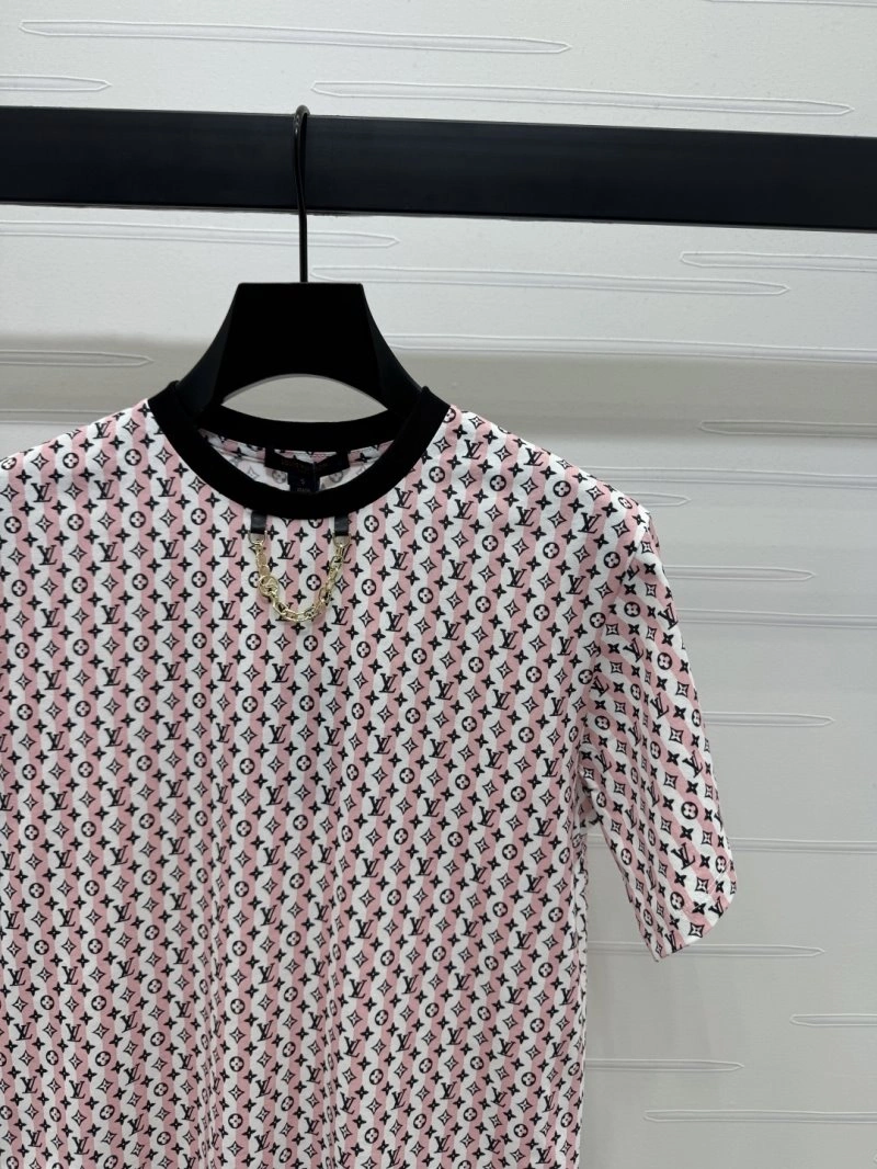 Louis Vuitton T-Shirts UrbanChic 131572