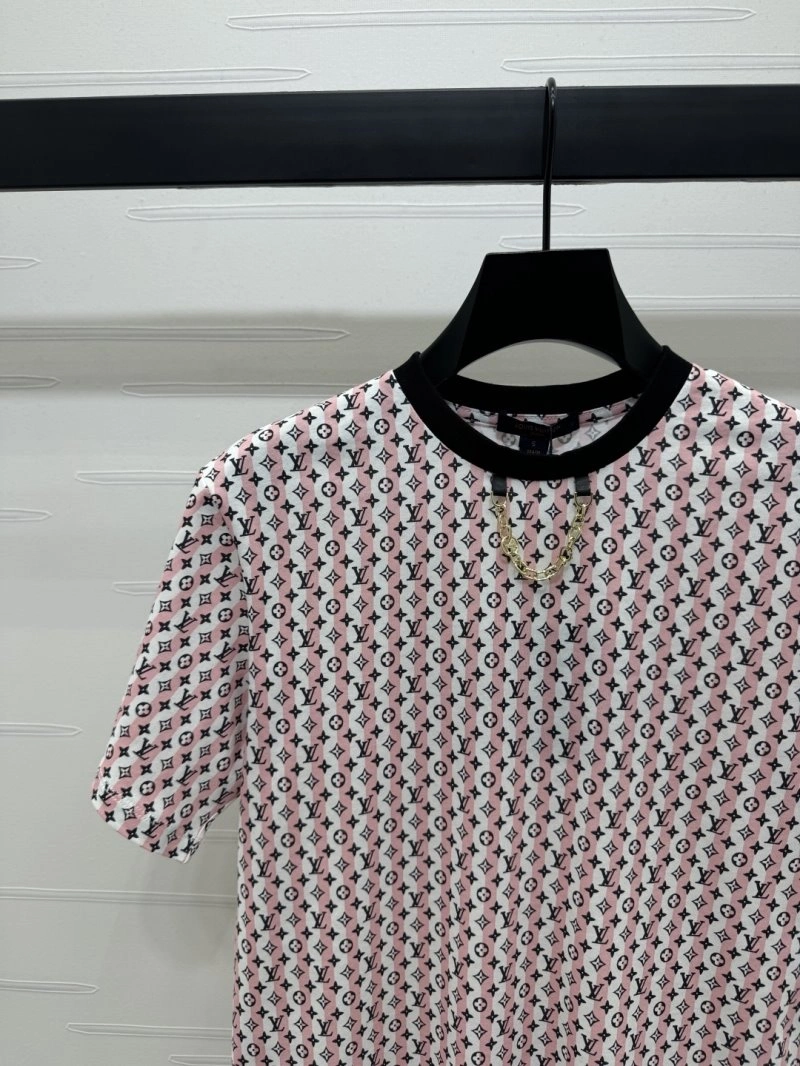 Louis Vuitton T-Shirts UrbanChic 131572