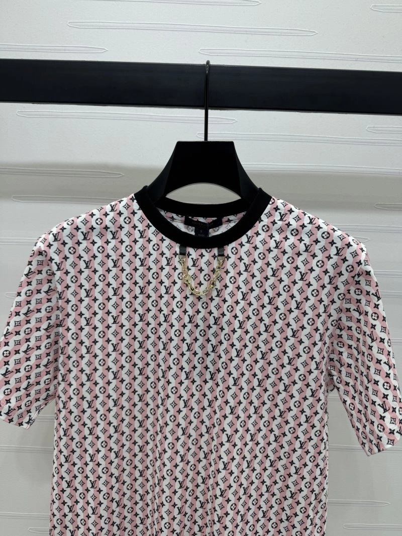 Louis Vuitton T-Shirts UrbanChic 131572