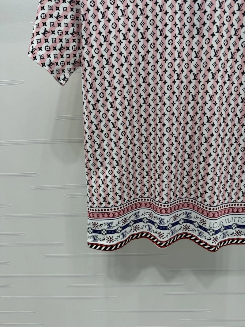 Louis Vuitton T-Shirts UrbanChic 131572