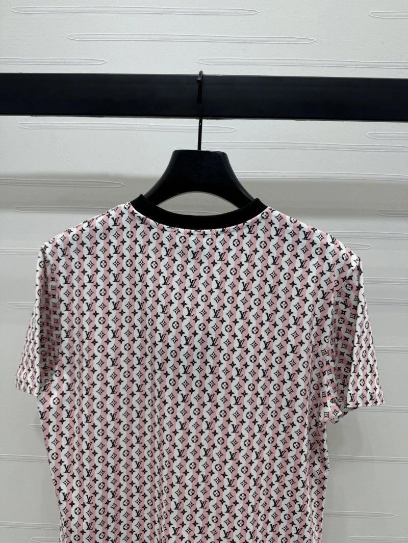 Louis Vuitton T-Shirts UrbanChic 131572