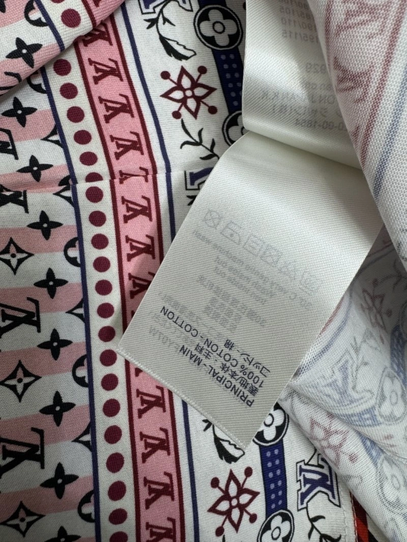 Louis Vuitton T-Shirts UrbanChic 131572