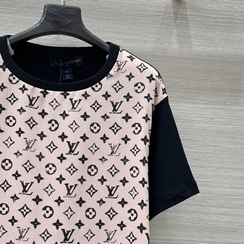 Louis Vuitton T-Shirts Sleek 131591
