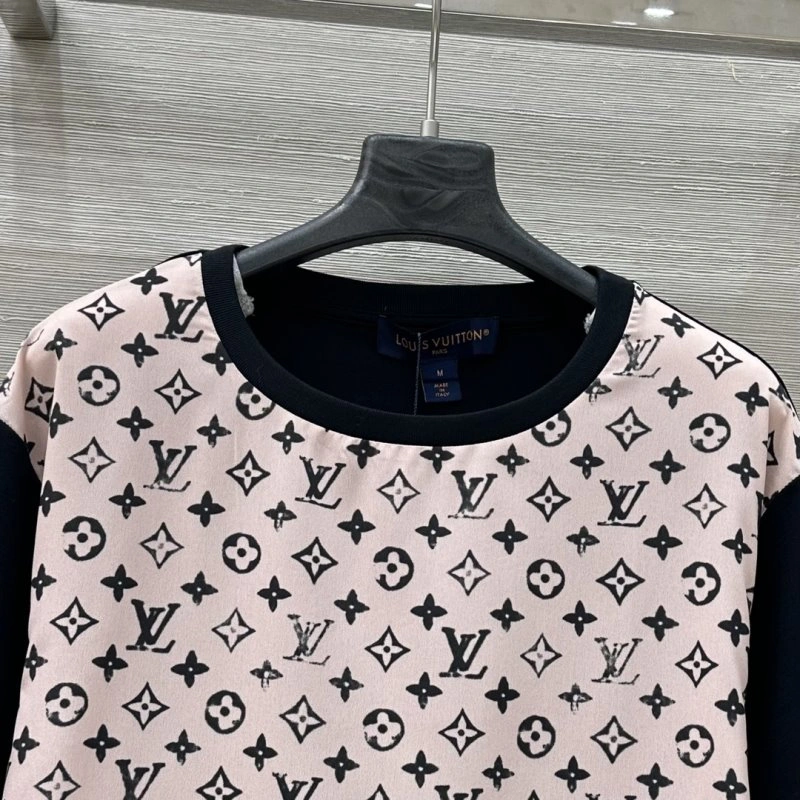 Louis Vuitton T-Shirts Sleek 131591